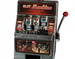 salvadanaio slot machine, regali per lui divertenti, idee regalo uomo